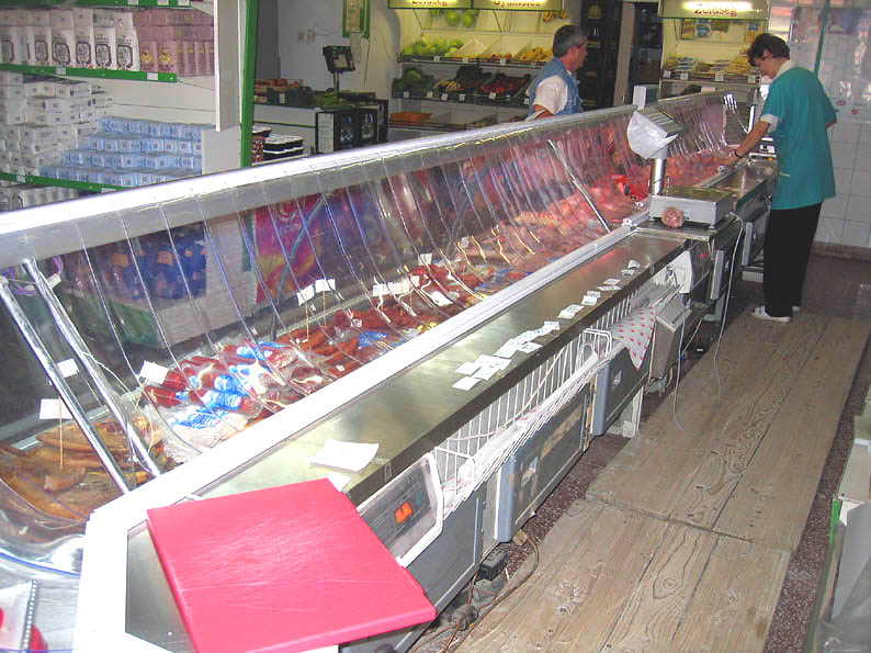 chladiaci pult pre mäsové výrobky a údeniny